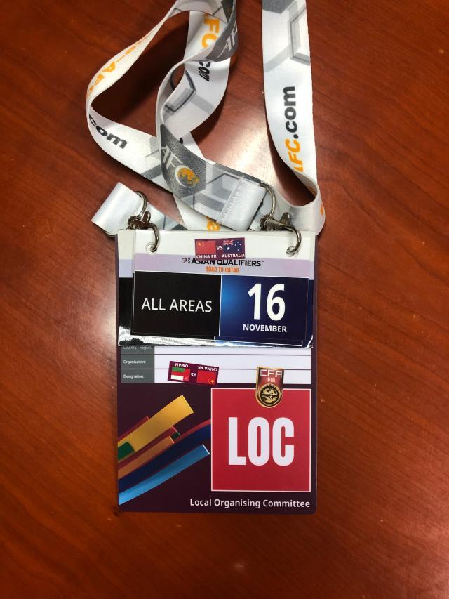 32-在沙迦主场对阵澳大利亚队的采访证件.jpg